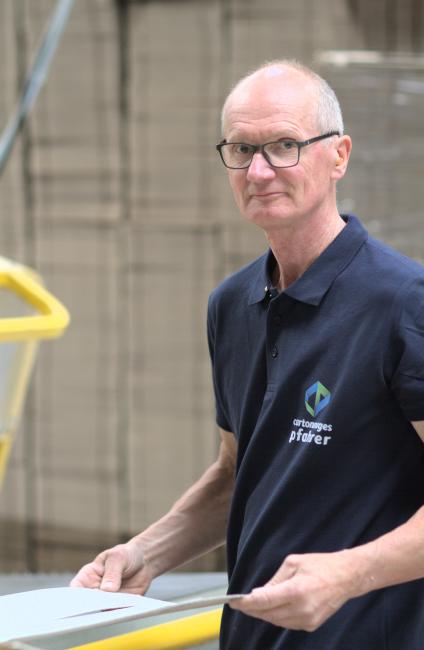 Employé sur une machine